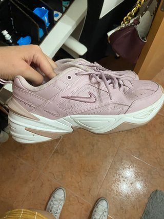 Playeras Nike rosas de segunda mano por 60 EUR en Valladolid en WALLAPOP