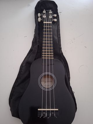 Ukelele de segunda mano en Zaragoza en WALLAPOP