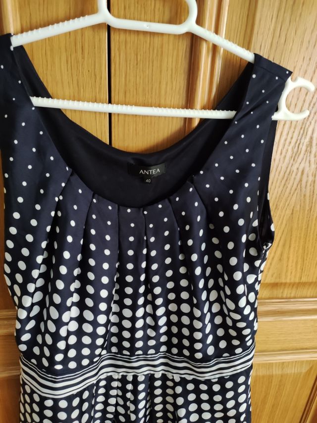 Vestido de lunares , como nuevo. Una puesta.