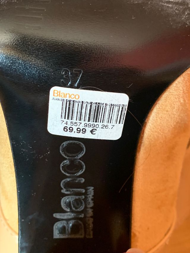 Zapatos de tacón color carmín