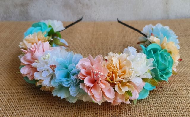 Corona flores salmón y verde agua