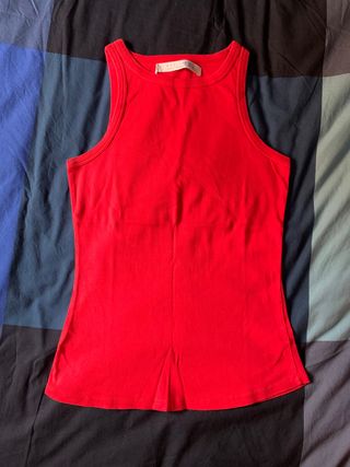 Camiseta básica Zara TRF de segunda mano por 2 EUR en Madrid en WALLAPOP