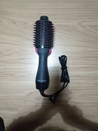 Cepillo secador moldeador Revlon One de segunda mano por 30 EUR en Madrid  en WALLAPOP