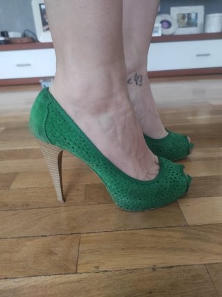 Zapato abierto adelante verde 36 de segunda mano por 6 EUR en Villares de  la Reina en WALLAPOP