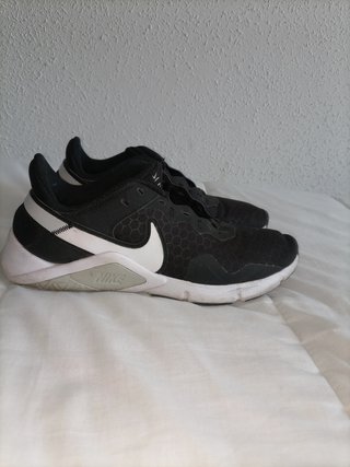 ZAPATILLAS NIKE Muy Buen Estado T 36.5 de segunda mano por 6 EUR en Madrid  en WALLAPOP
