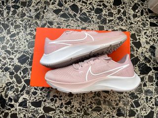 Nike Air Zoom Pegasus 38 Talla 38.5 NUEVAS de segunda mano por 90 EUR en  León en WALLAPOP