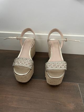 Sandalias Doradas Esparto Zara de segunda mano por 30 EUR en Madrid en  WALLAPOP
