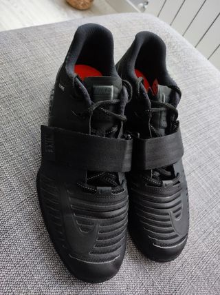 Zapatillas halterofilia de segunda mano en Madrid en WALLAPOP
