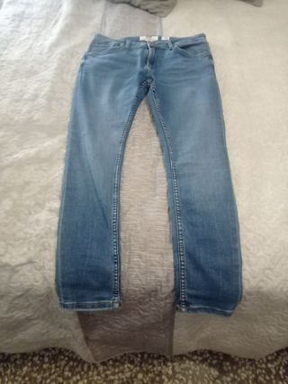 Pantalón Bershka hombre super skinny de segunda mano por 9 EUR en Córdoba  en WALLAPOP