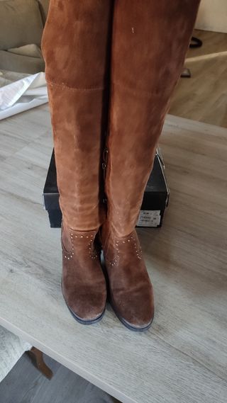 Botas altas mujer talla 39 muy cómodas de segunda mano por 30 EUR en Murcia  en WALLAPOP