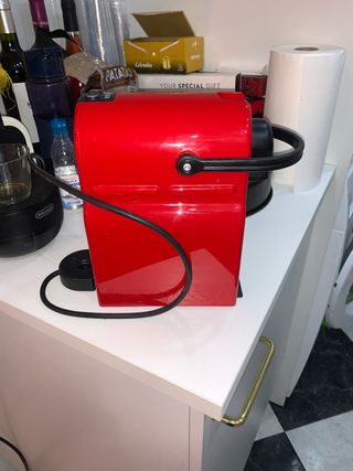 Cafetera Nespresso Inissia de segunda mano en Barcelona en WALLAPOP