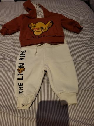 Chandal rey leon bebé de segunda mano por 5 EUR en Bullas en WALLAPOP