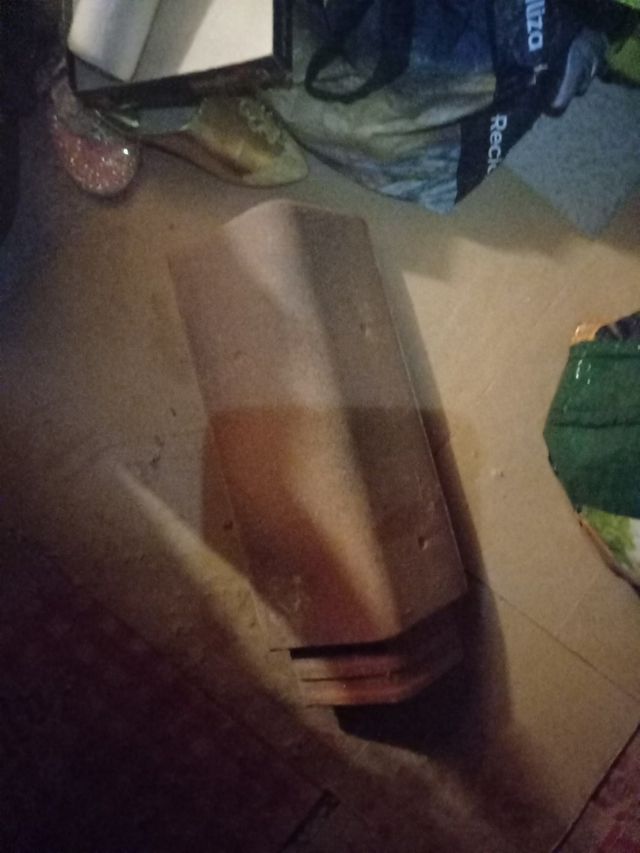 Tejas de canalones , 10 euros las que hay.