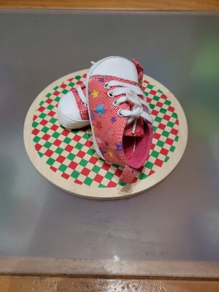 ZAPATILLAS ALL STARS ROSA Y ESTRELLITAS de segunda mano por 5 EUR en  Fuenlabrada en WALLAPOP