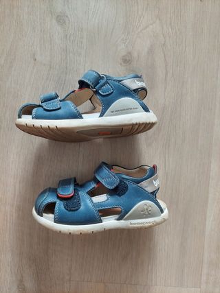 Zapatos biomecanics talla 25 de segunda mano por 25 EUR en Madrid en  WALLAPOP