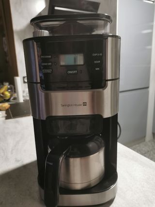 Cafetera de goteo con molinillo integrado de segunda mano por 50 EUR en  Donostia-San Sebastián en WALLAPOP