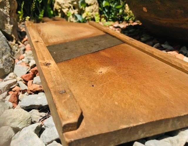 TABLA ANTIGUA DE COCINA CON CORTADOR