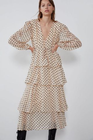 Vestido lunares volantes Zara S de segunda mano por 45 EUR en Madrid en  WALLAPOP