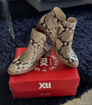 Botines serpiente talla 39, marca XTI de segunda mano por 20 EUR en  Vitoria-Gasteiz en WALLAPOP