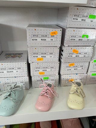 Zapatos sin suela bebe de segunda mano por 5 EUR en Villaverde del Río en  WALLAPOP