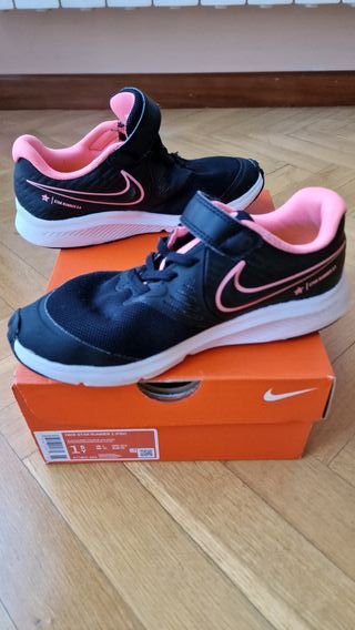 Zapatillas Nike. Talla 33 para niño\\/niña de segunda mano por 18 EUR en  Madrid en WALLAPOP