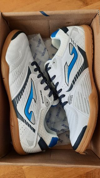 Zapatillas Futbol Sala - Talla 41 - Nuevas de segunda mano por 20 EUR en  Girona en WALLAPOP