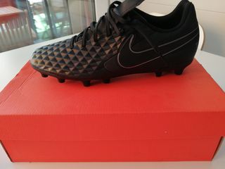 Botas fútbol nuevas talla 42 de segunda mano por 59 EUR en Madrid en  WALLAPOP