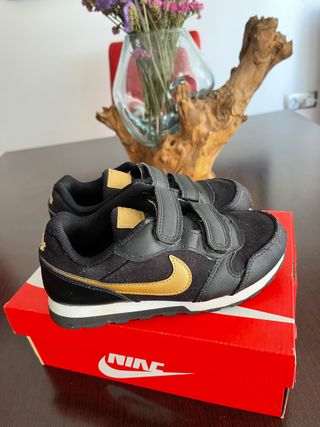 Zapatillas niño Nike talla 31 de segunda mano por 9 EUR en Terrassa en  WALLAPOP