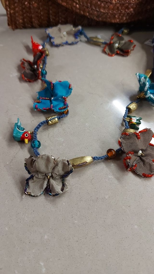 Collar con flores nuevo de tantrend