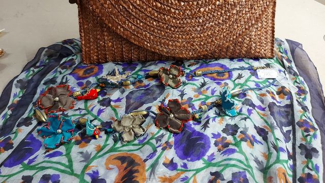 Collar con flores nuevo de tantrend