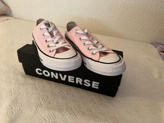 Converse Originales Rosas Lona. Talla 36 de segunda mano por 70 EUR en  Madrid en WALLAPOP