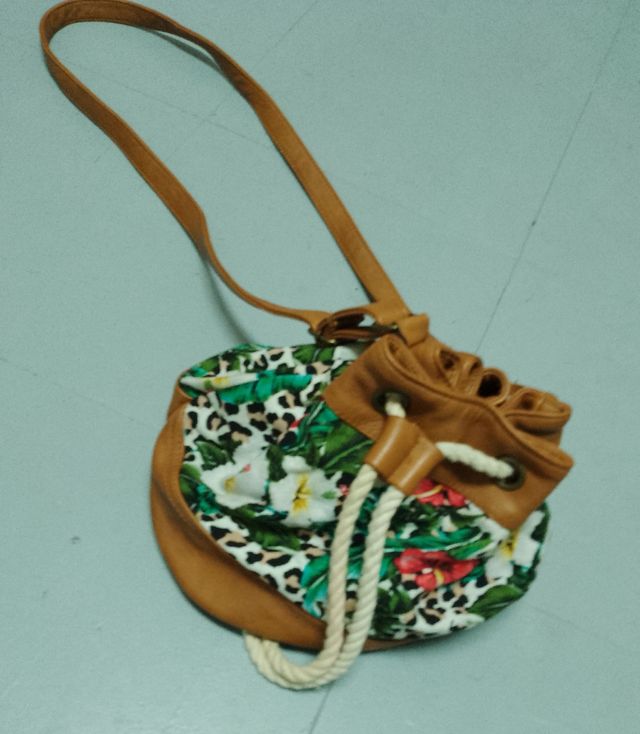 Bolso Saco con estampado floral, SuiteBlanco