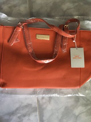 Bolso yanbal de segunda mano por 35 EUR en Móstoles en WALLAPOP