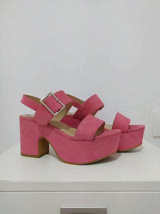 Sandalias de tacón con plataforma de Lefties rosa de segunda mano por 13  EUR en Sevilla en WALLAPOP