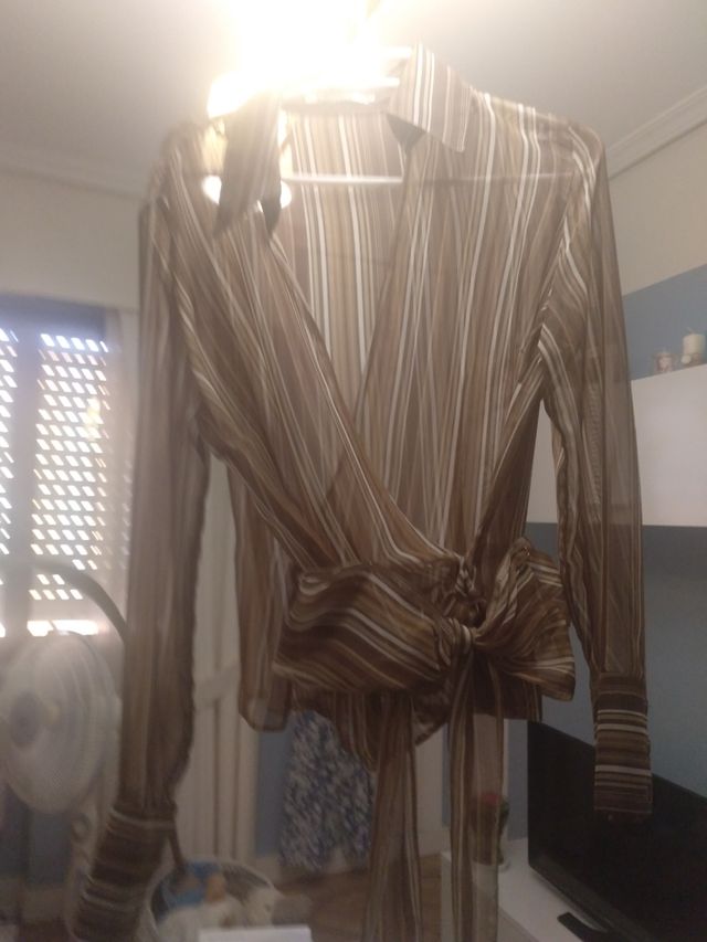 Camisa de gasa con lazo