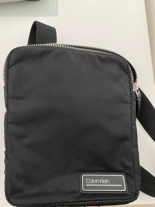 MARICONERA IPAD CALVIN KLEIN de segunda mano por 39 EUR en Terramelar en  WALLAPOP
