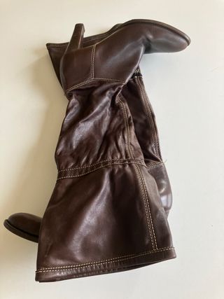 Botas altas tacón marrones de segunda mano por 20 EUR en Pamplona en  WALLAPOP