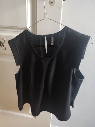Blusa negra Stradivarius de segunda mano por 4 EUR en Madrid en WALLAPOP