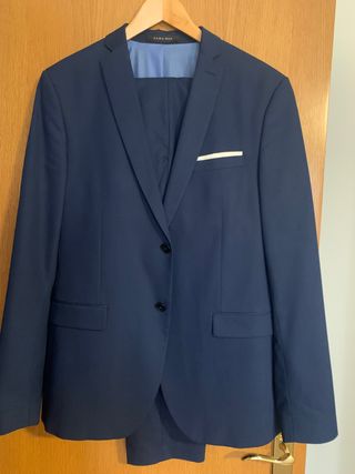 Traje azul marino Zara de segunda mano por 50 EUR en Terrassa en WALLAPOP