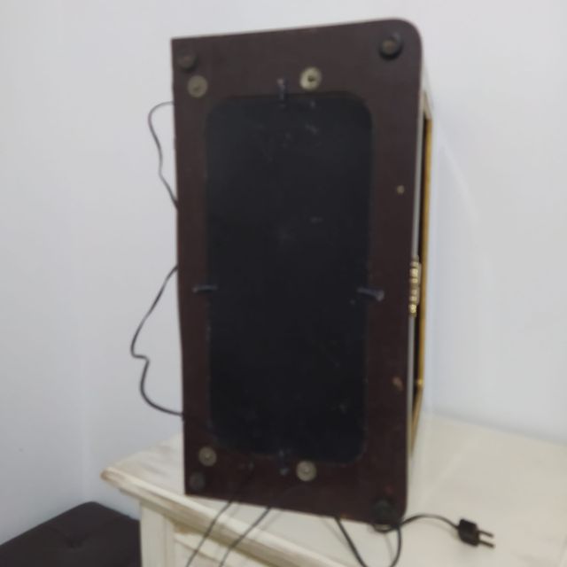 Antiguo aparato de radio Iberia