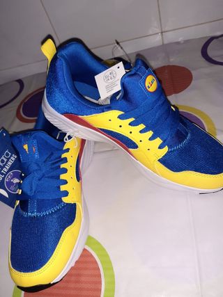 Zapatillas Lidl ( 39 y 40 ) de segunda mano por 18,9 EUR en Palencia en  WALLAPOP