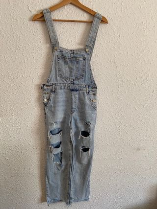 Peto vaquero Bershka talla XS de segunda mano por 5 EUR en Valencia en  WALLAPOP