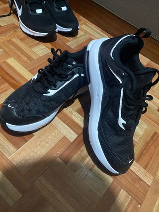 Zapatillas Nike Air Hombre talla 43 de segunda mano por 40 EUR en Alcalá de  Henares en WALLAPOP