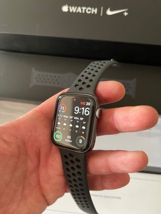 Apple Watch 4 Gps + Celular 44mm de segunda mano por 200 EUR en  Almendralejo en WALLAPOP