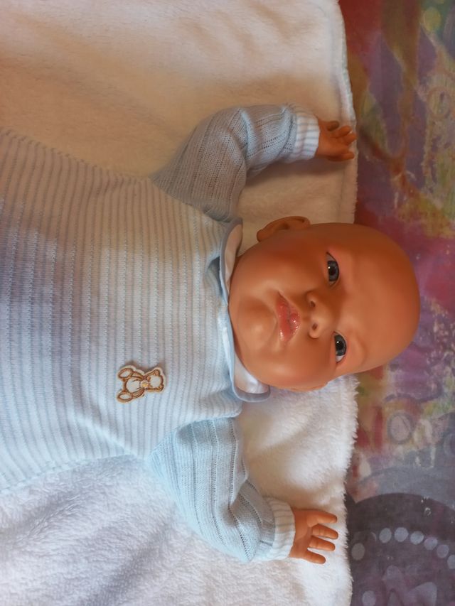 muñeco del tamaño de un bebé