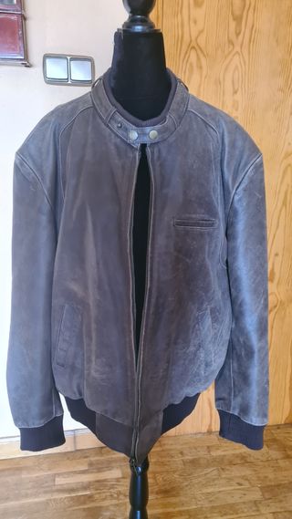 Cazadora caballero piel marrón marca easy wear de segunda mano por 25 EUR  en Zaragoza en WALLAPOP