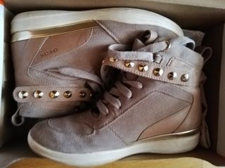 Botin geox 38 de segunda mano por 40 EUR en León en WALLAPOP