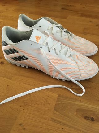 Botas de fútbol Adidas blancas de segunda mano en WALLAPOP