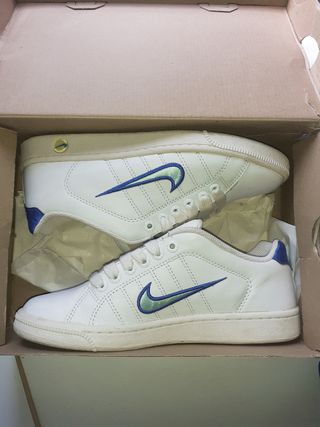Deportivas Nike. Número 37.5 de segunda mano por 16 EUR en Sevilla en  WALLAPOP