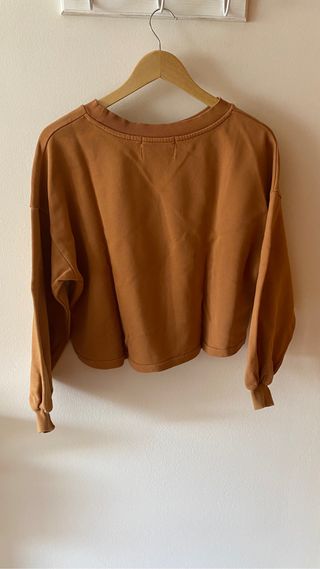 Sudadera marrón Stradivarius de segunda mano por 5 EUR en Puigcerda en  WALLAPOP